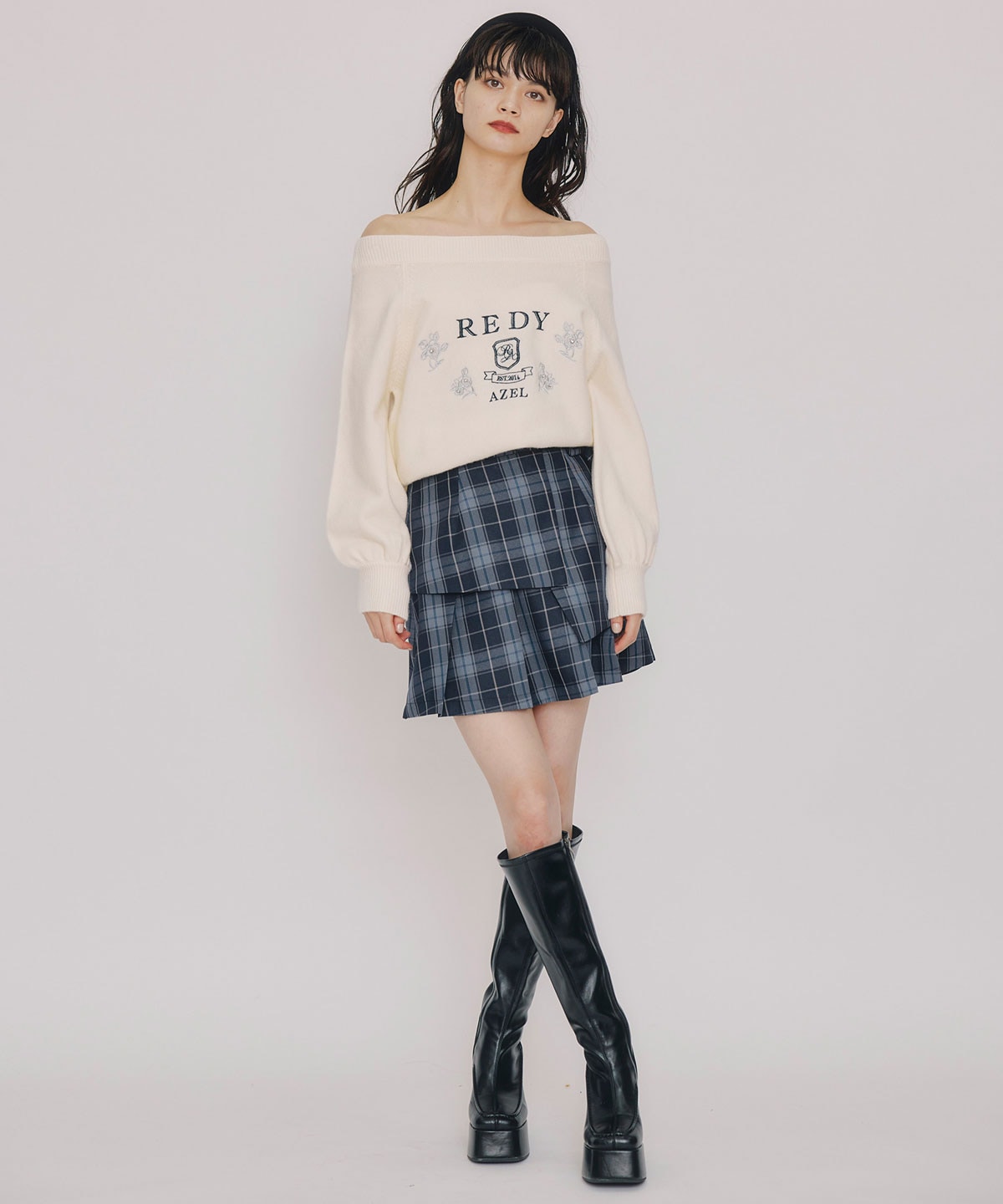 ビジューロゴエンブロイダリーニットプルオーバー