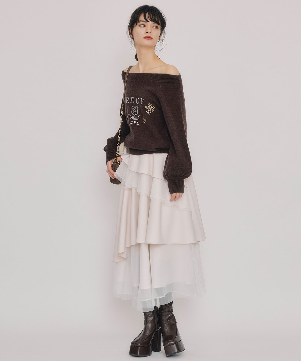 ビジューロゴエンブロイダリーニットプルオーバー