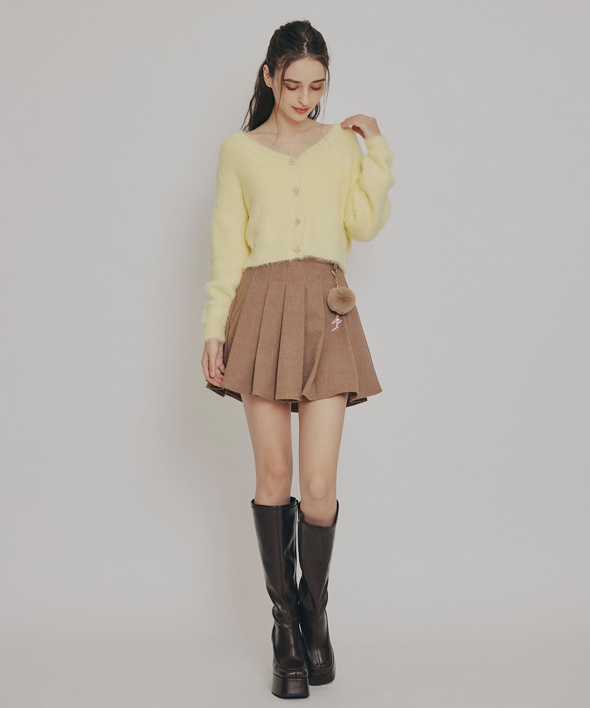 フェザーヤーンビジューボタンカーディガン