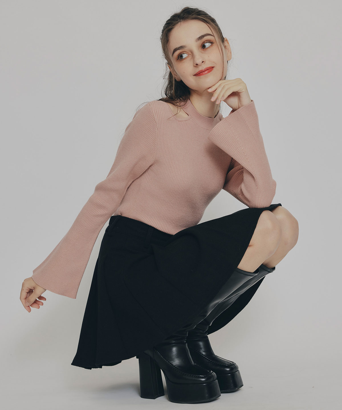 カットアウトリブニットトップス