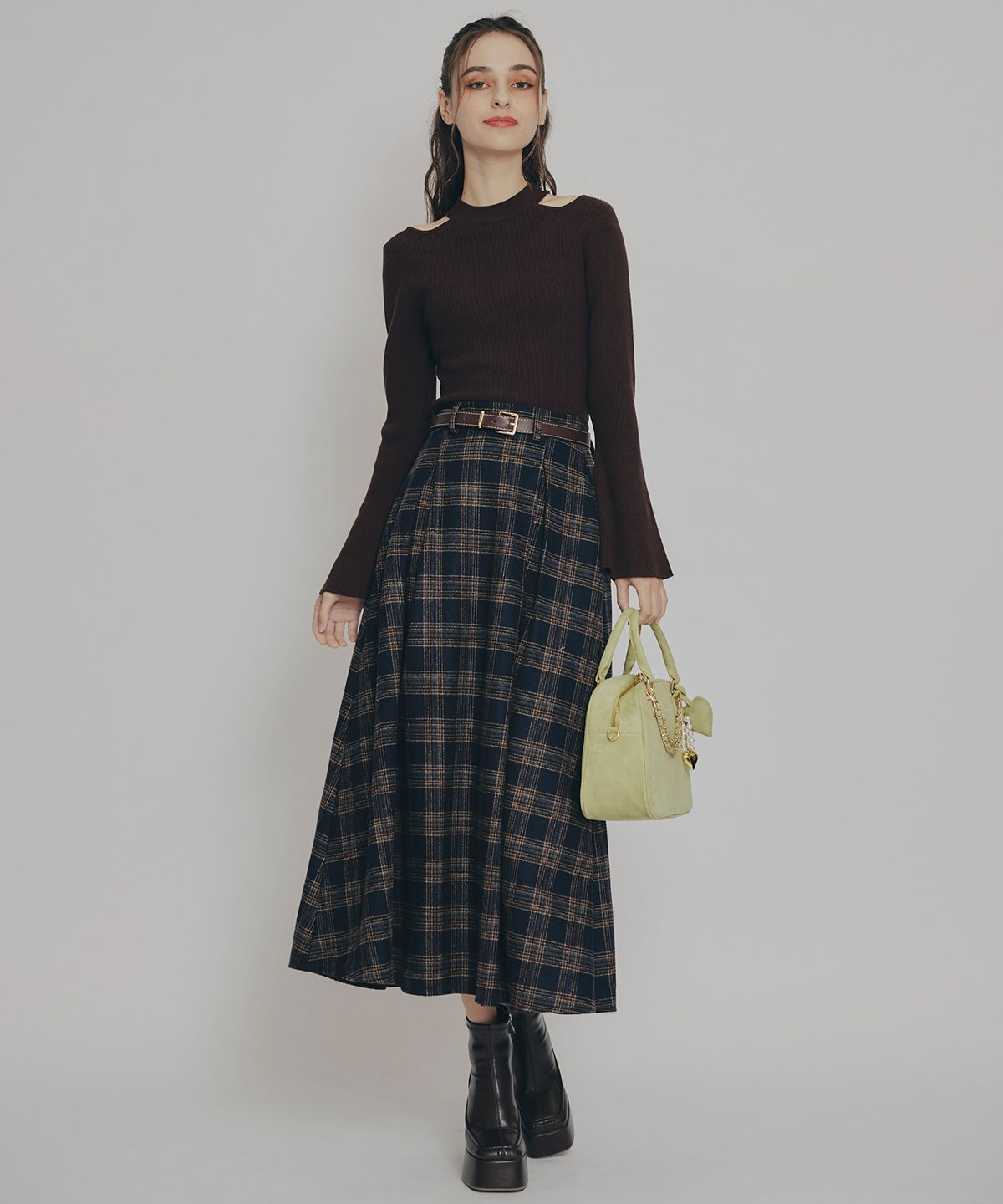 カットアウトリブニットトップス