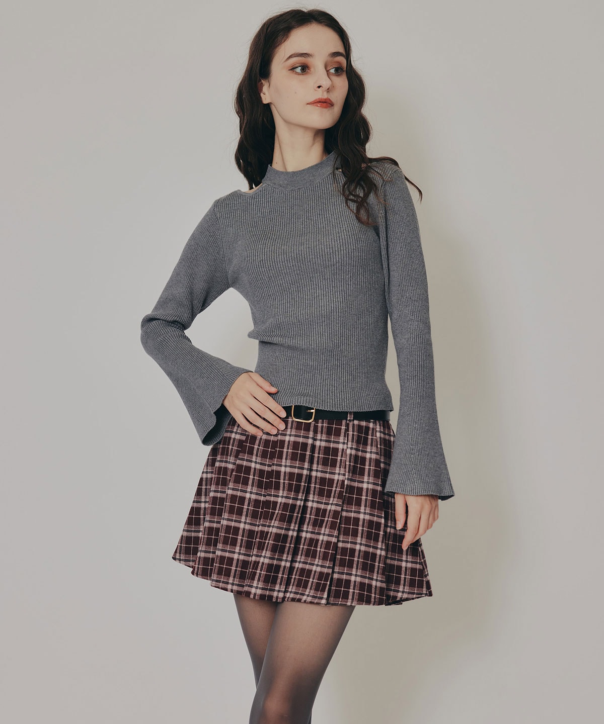 カットアウトリブニットトップス