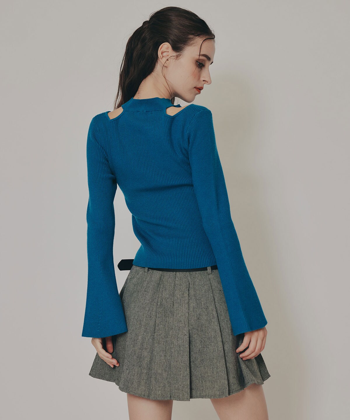 カットアウトリブニットトップス