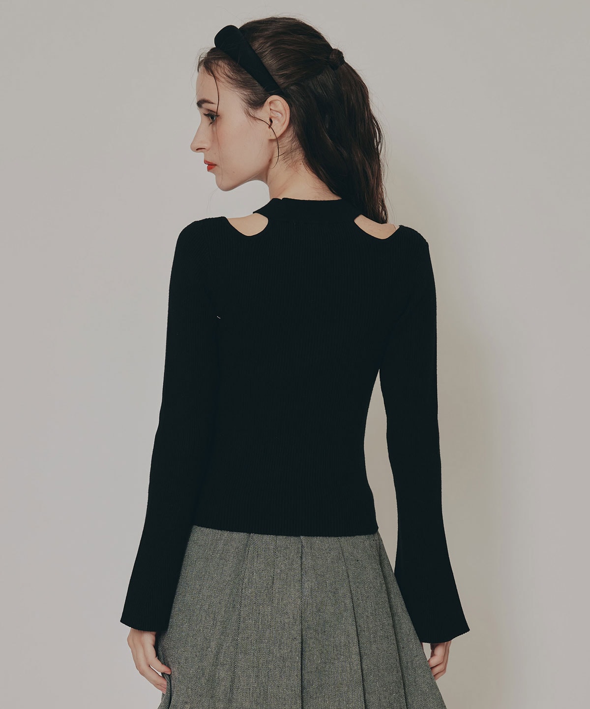 カットアウトリブニットトップス