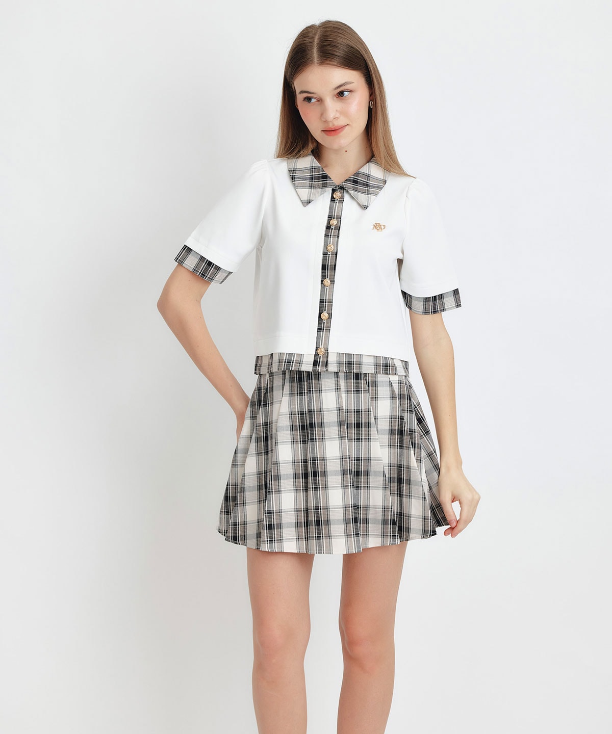 ロゴブローチブラウス×チェックプリーツミニスカートセットアップ