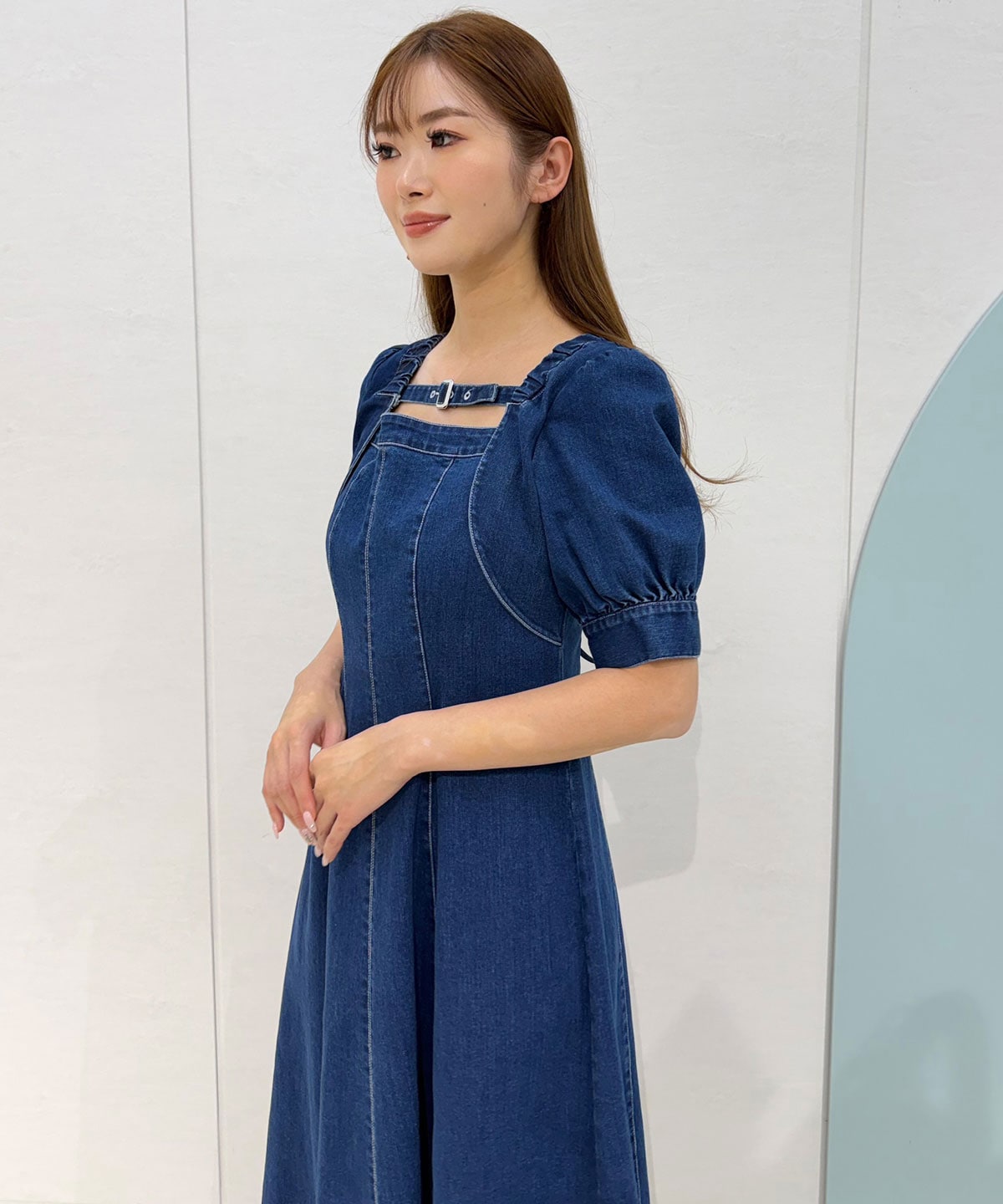 デコルテベルトデニムフレアロングワンピース