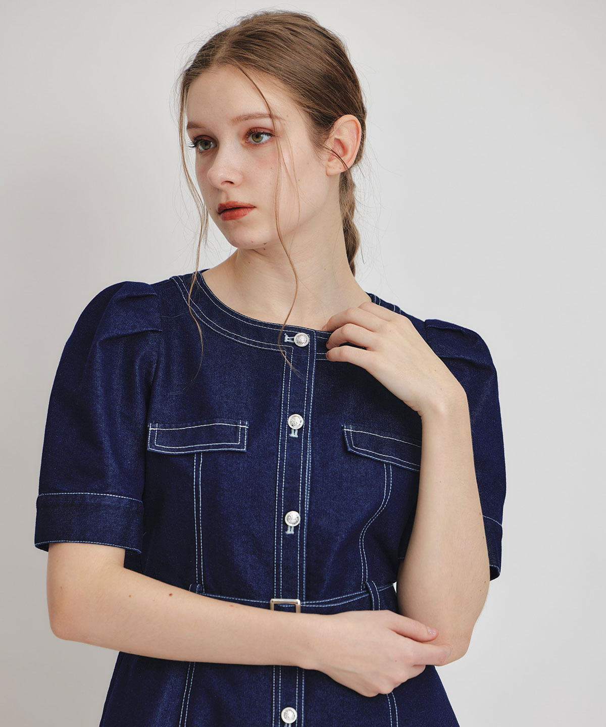 バイカラーステッチノーカラーデニムフレアミニワンピース