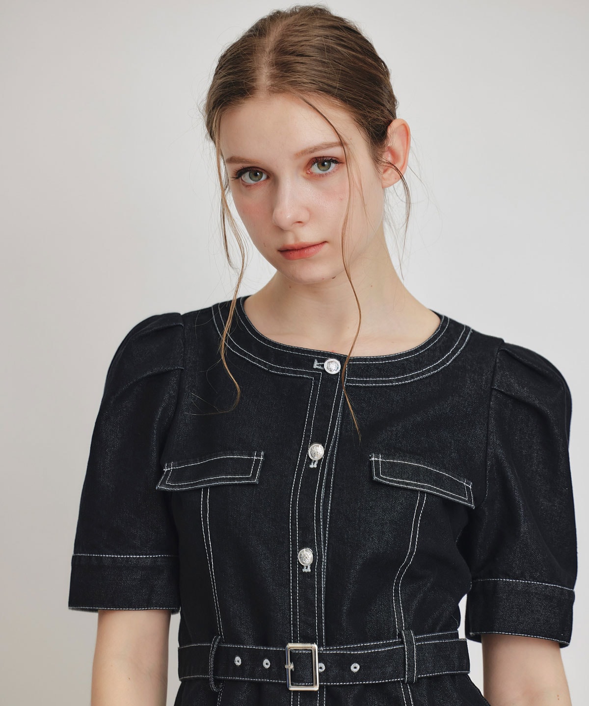 バイカラーステッチノーカラーデニムフレアミニワンピース