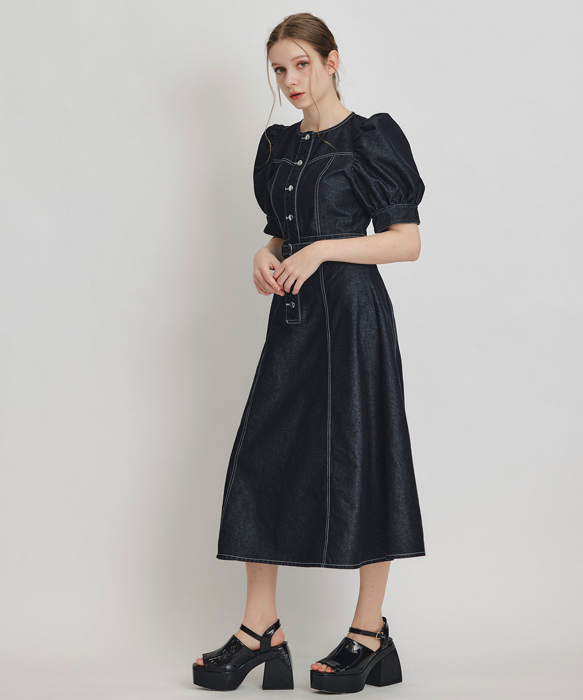 ノーカラーデニムパフフレアロングワンピース