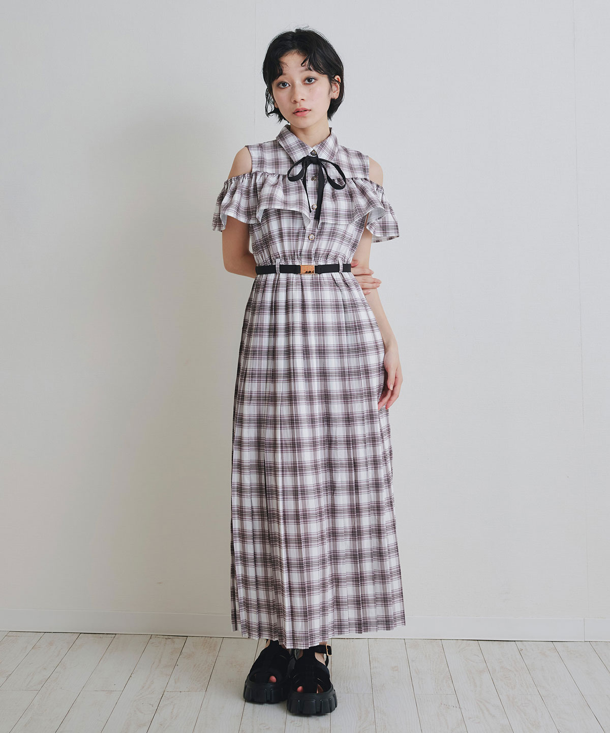 オープンショルダーチェックプリーツロングワンピース