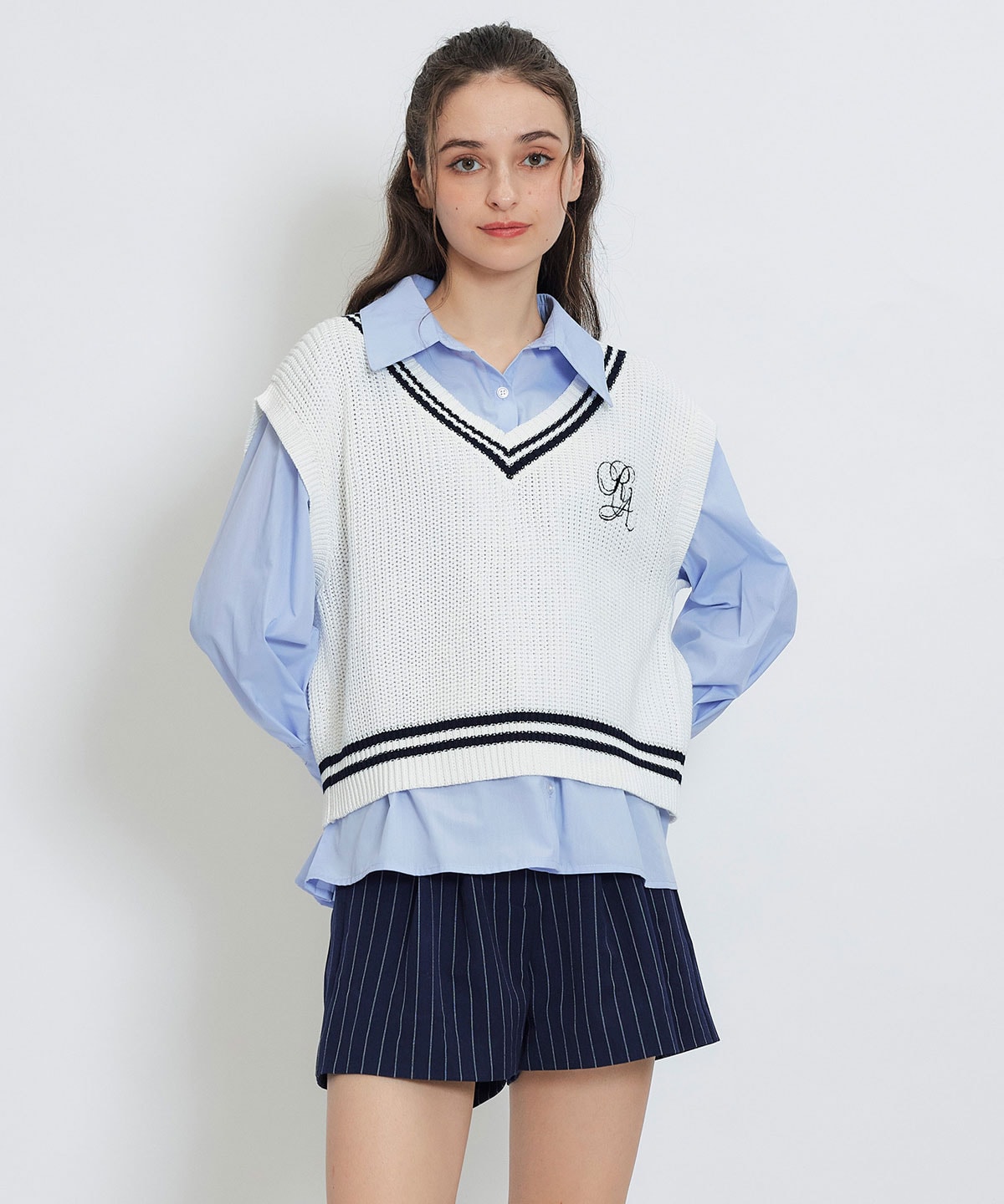 カレッジライクラインベスト×シャツブラウス