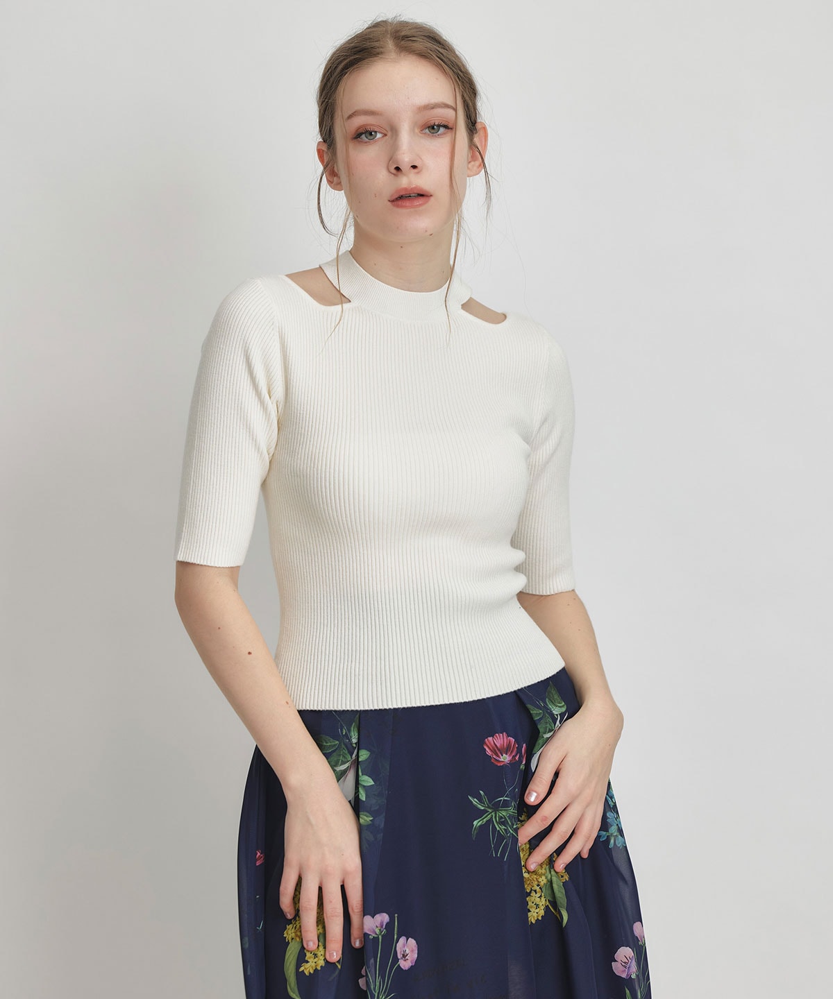 カットアウトハーフスリーブニットプルオーバー