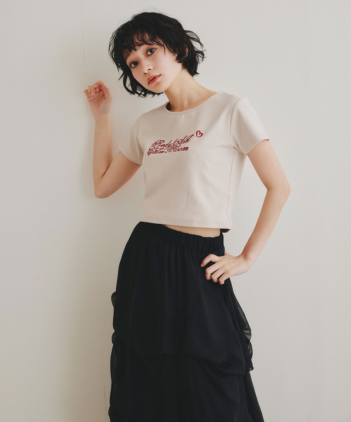 カリグラフィーロゴエンブロイダリークロップドTシャツ
