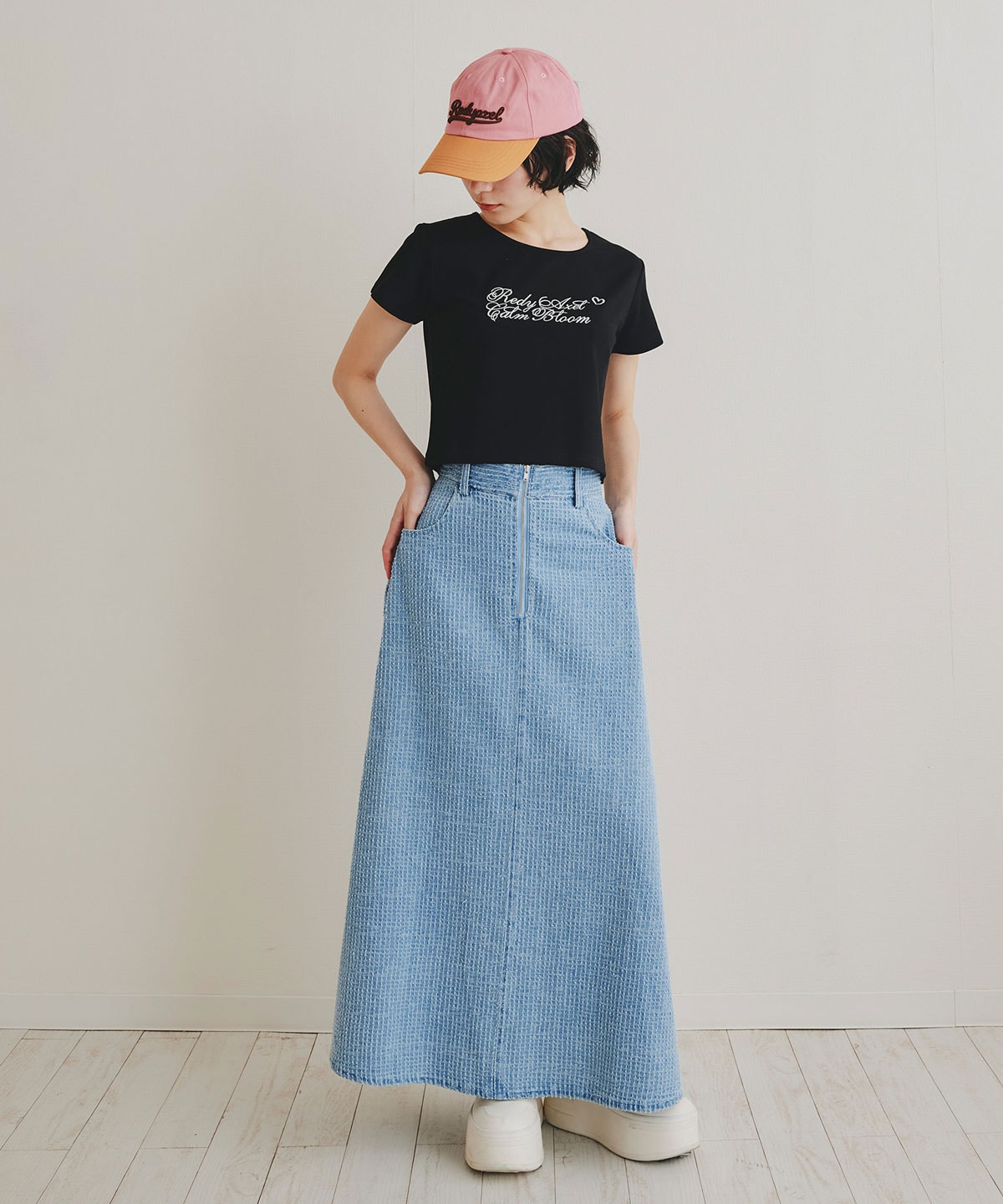 カリグラフィーロゴエンブロイダリークロップドTシャツ