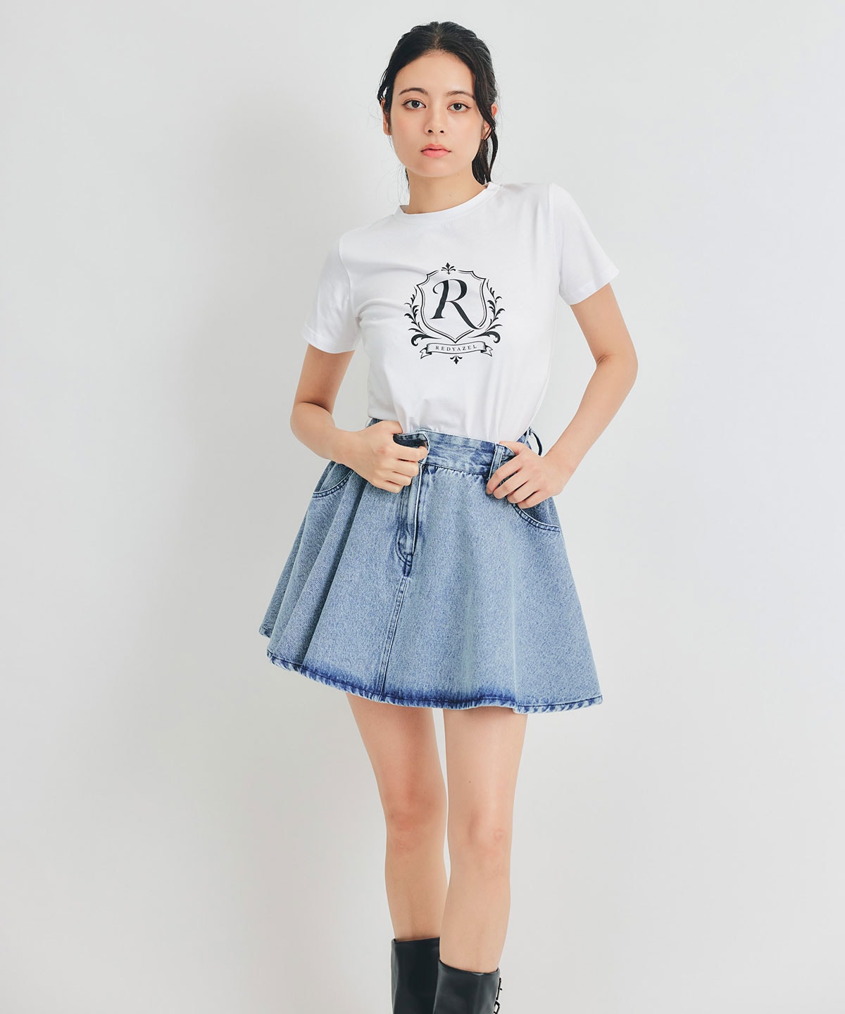 エンブレムロゴTシャツ