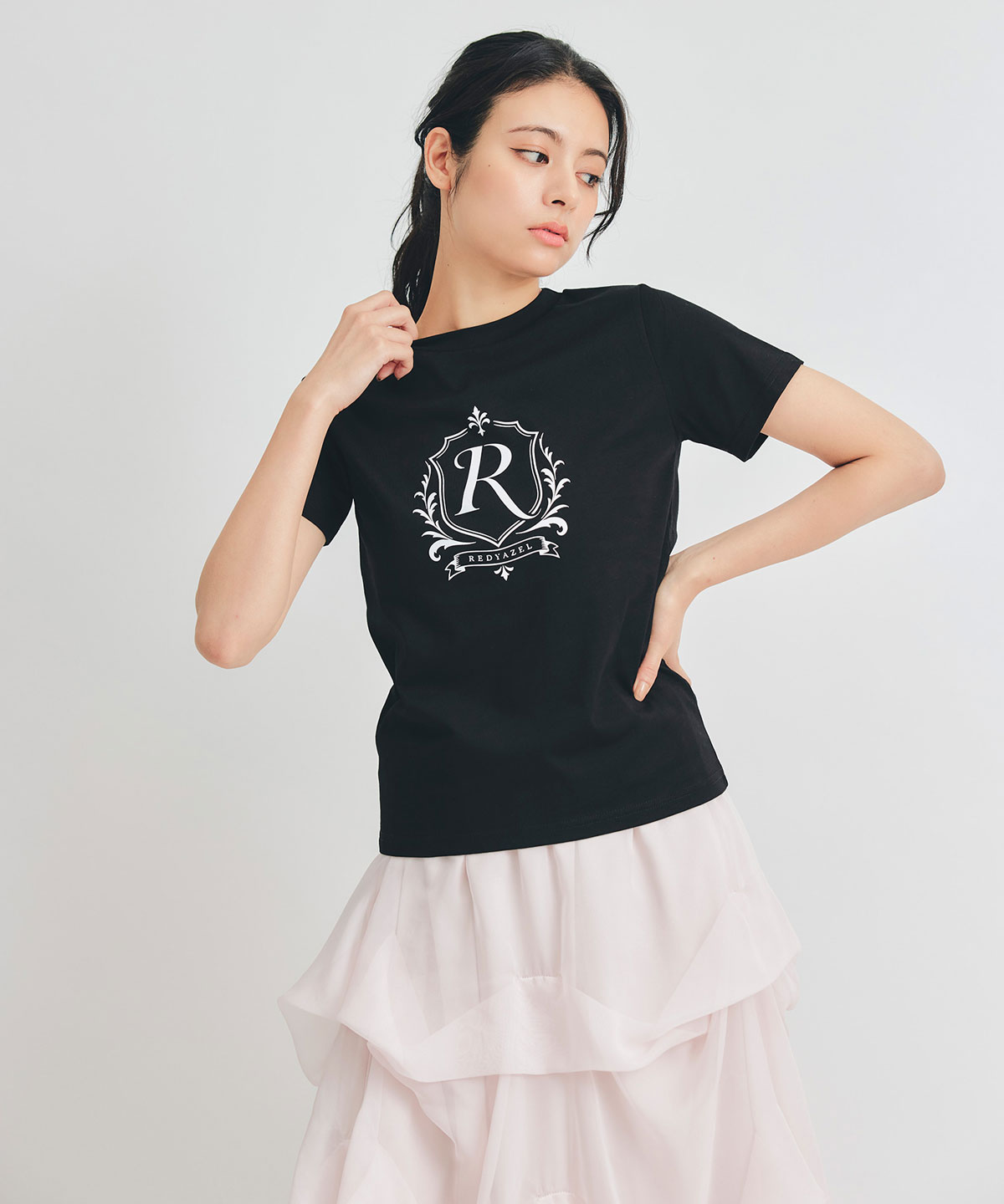 エンブレムロゴTシャツ