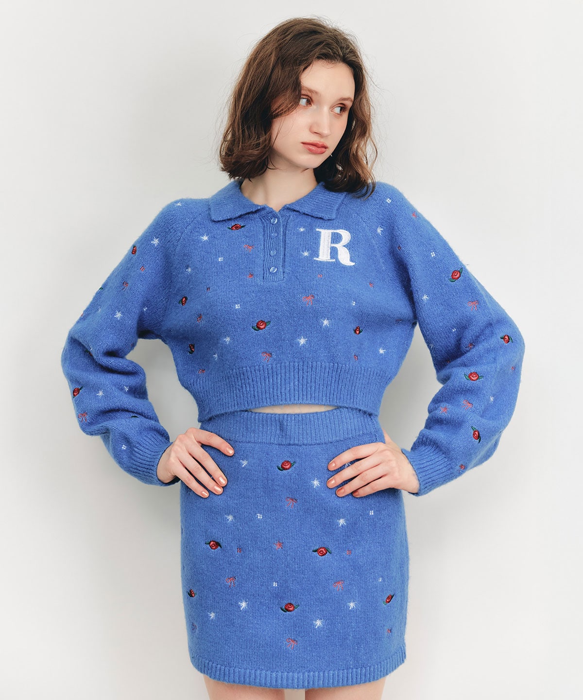 ローズエンブロイダリーポロニット×タイトミニスカートセットアップ