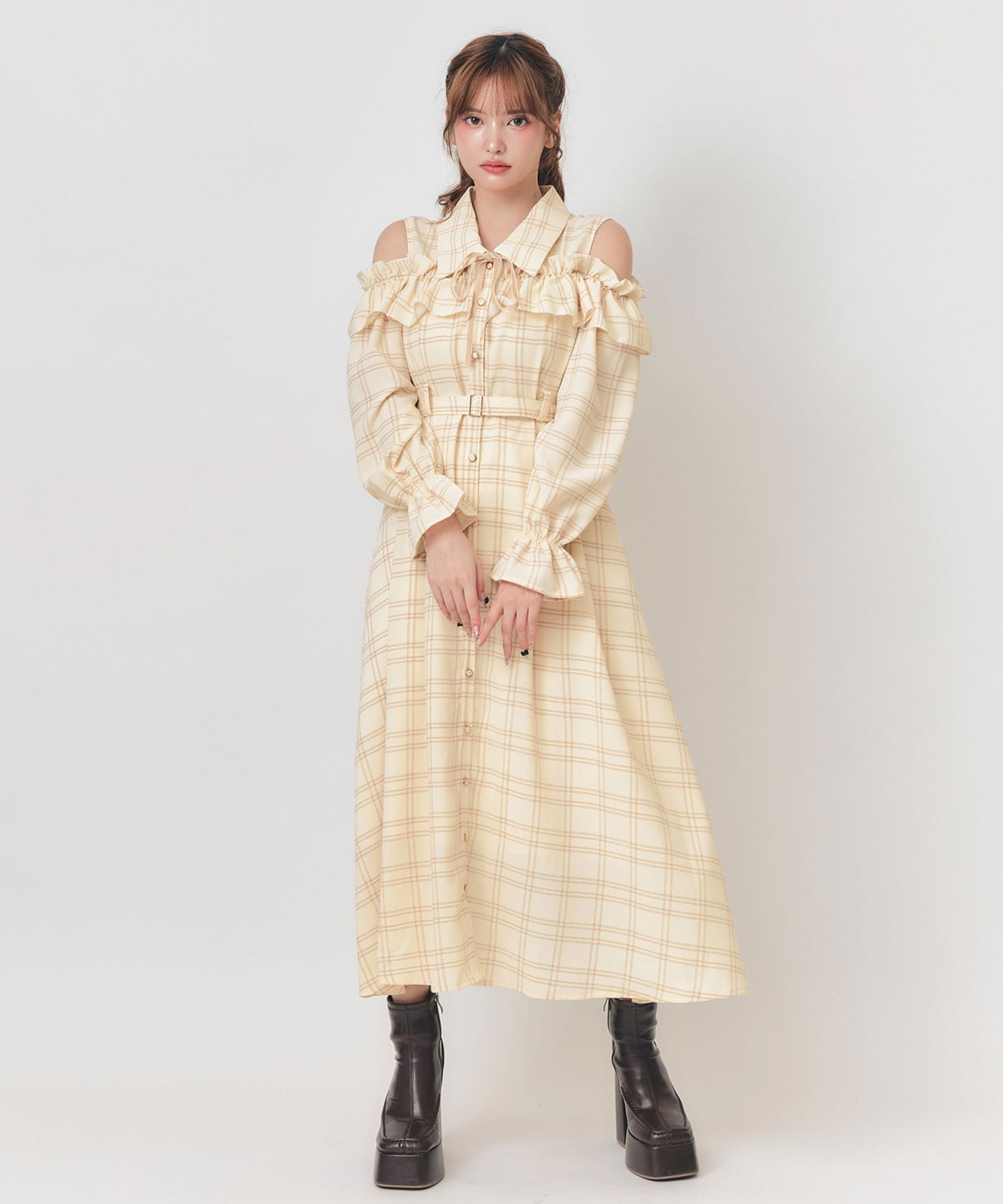 【=LOVE 大場花菜さん着用】フリルチェックオープンショルダーリボンタイロングフリルワンピース