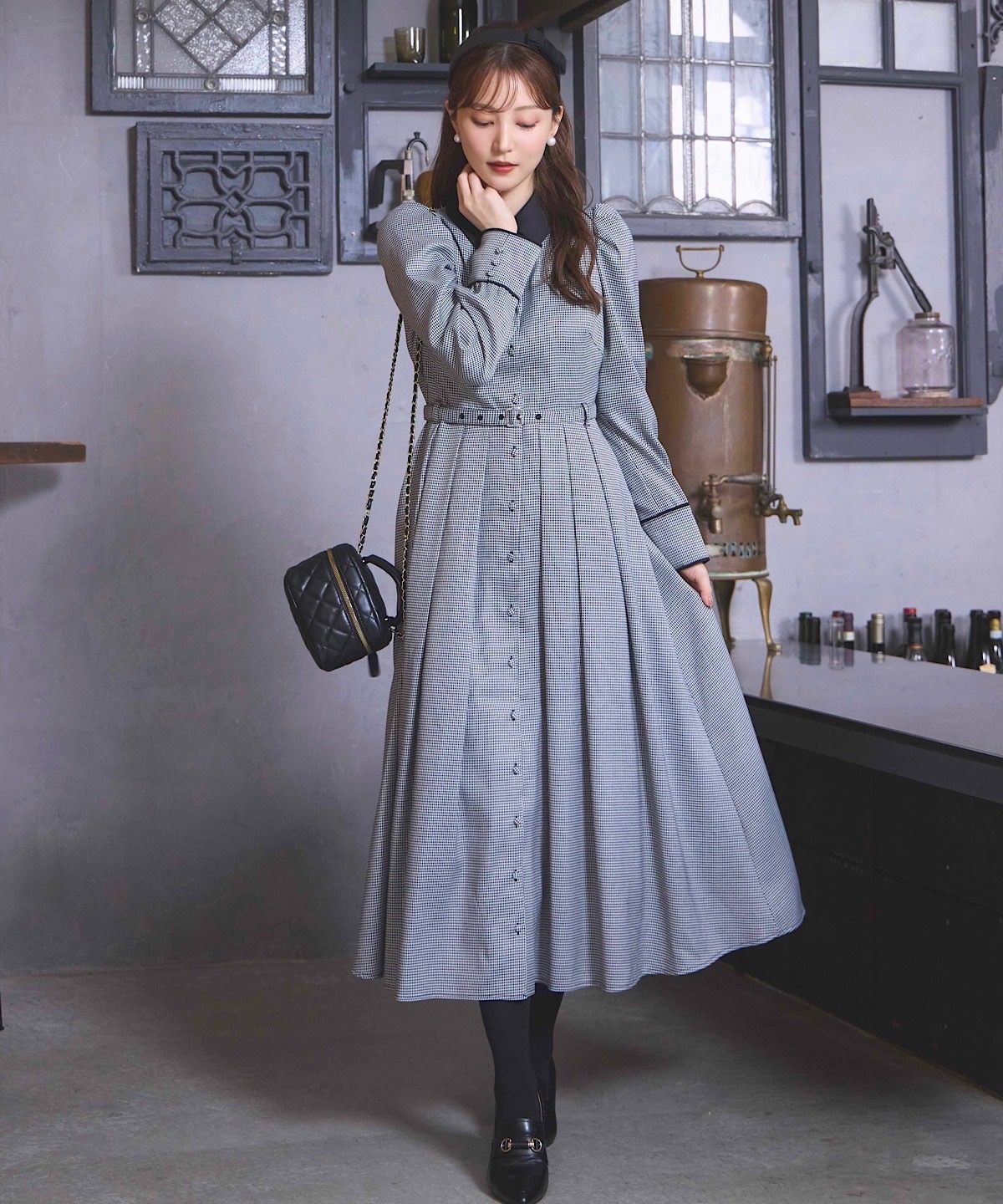 バイカラー衿パイピングタックフレアシャツワンピース