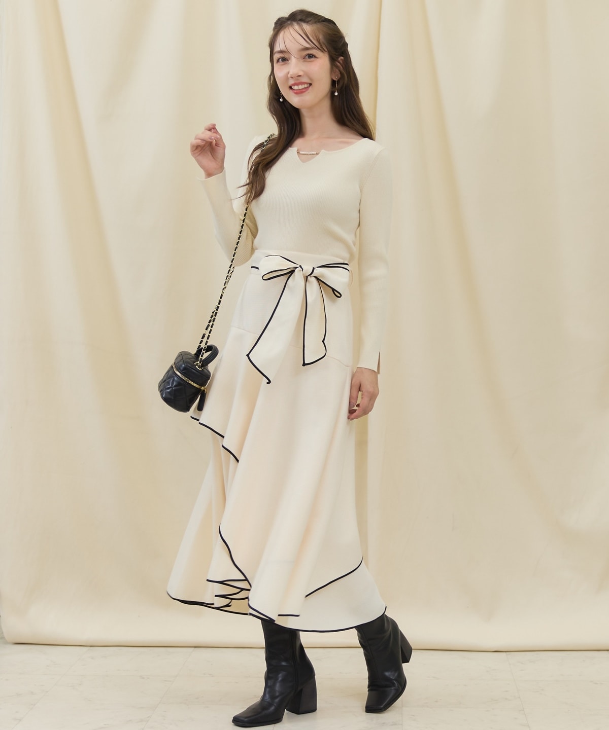 長袖パールキーネックニットプルオーバー