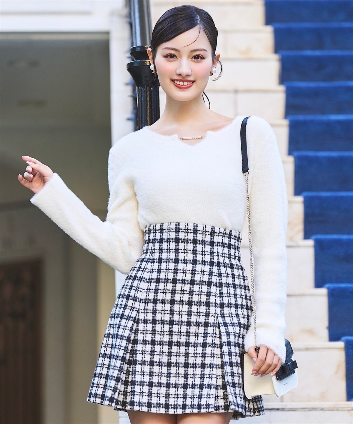 ショートフェザーパールキーネックニットプルオーバー