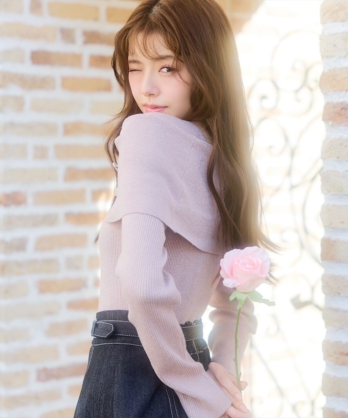 セレクトモチーフブローチ付きオフショルラメニットプルオーバー