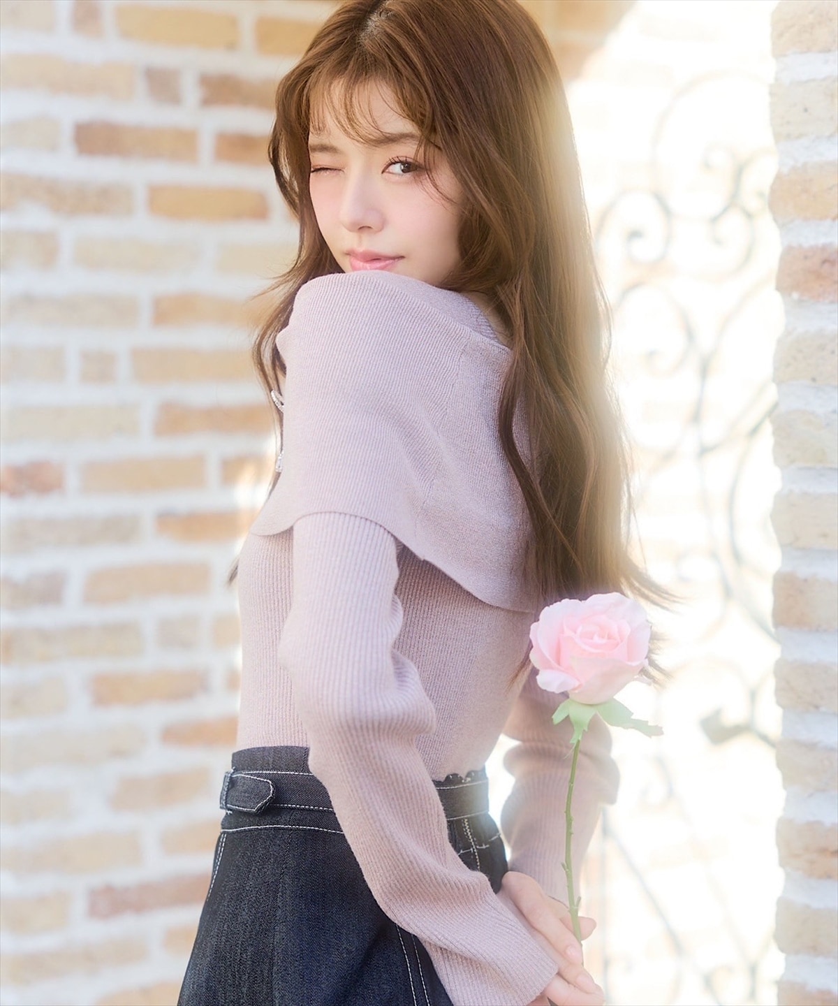 セレクトモチーフブローチ付きオフショルラメニットプルオーバー