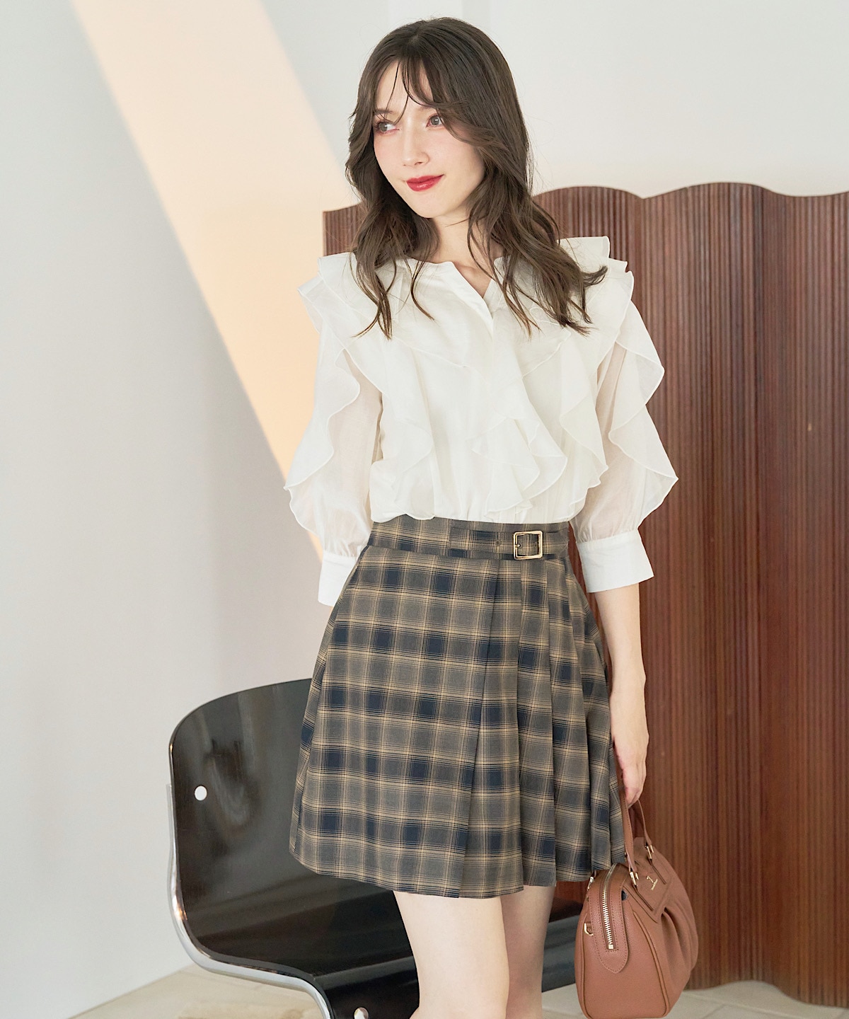 キーネックラッフルフリルブラウス