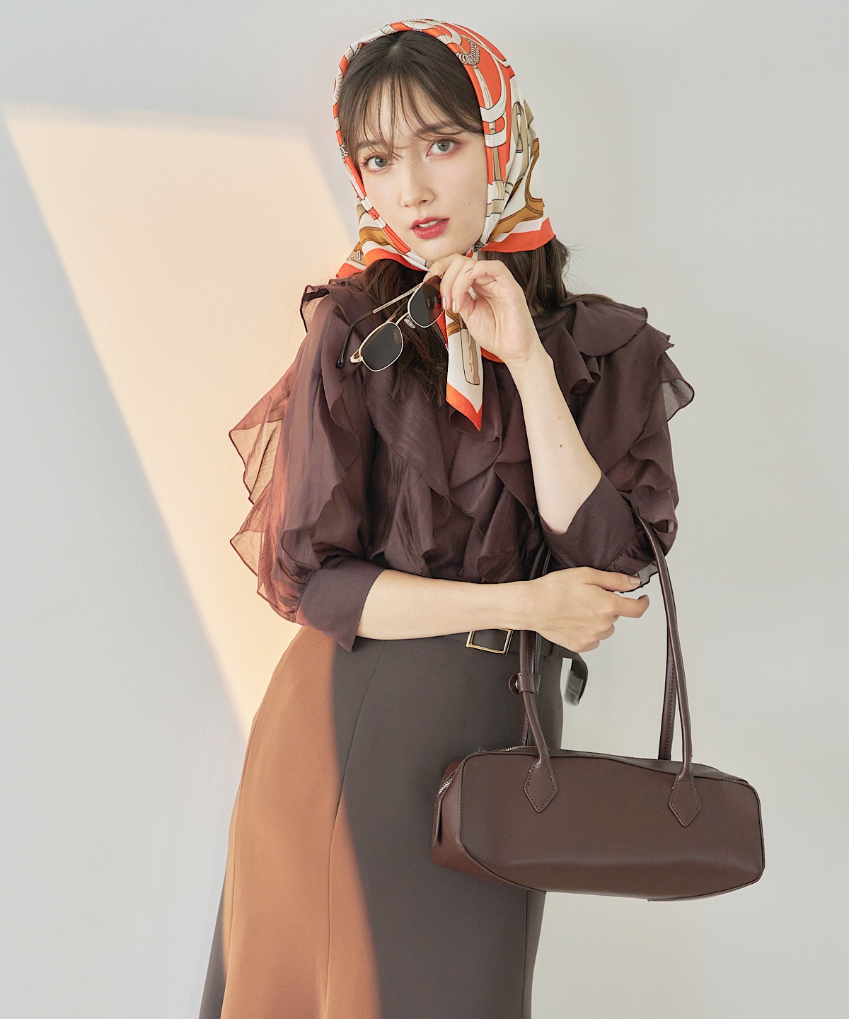 キーネックラッフルフリルブラウス