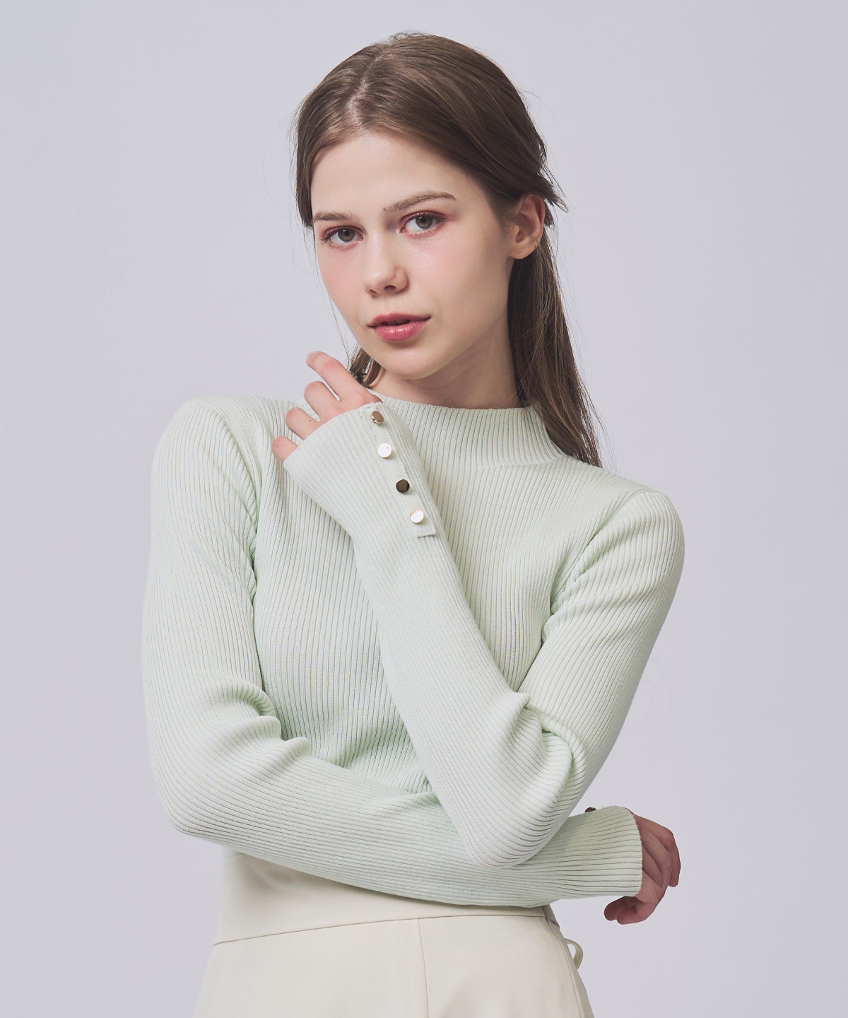 【1/30(Fri)発売開始】金ボタン付きモックネックリブニット