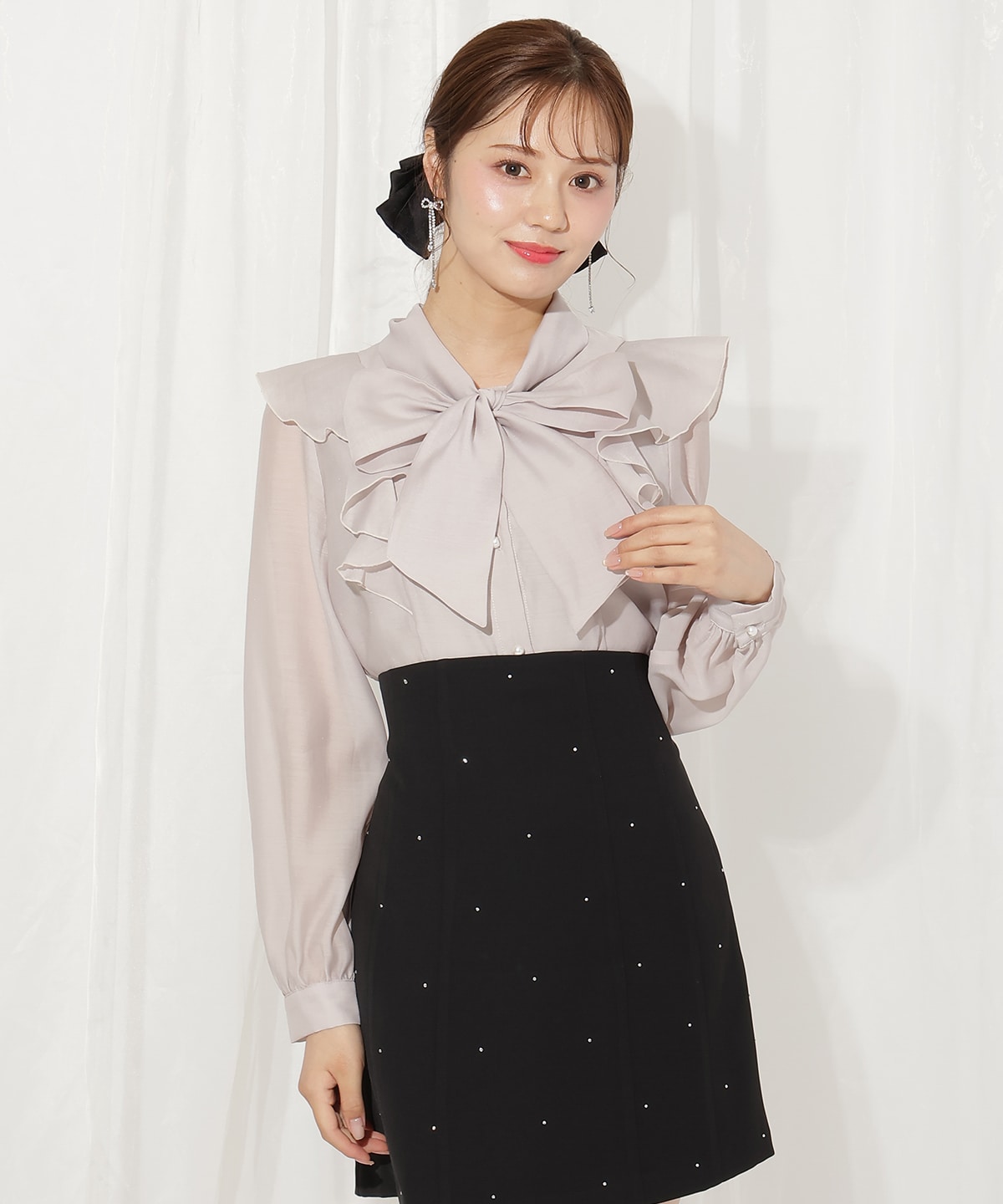 シアーラッフルボウタイブラウス