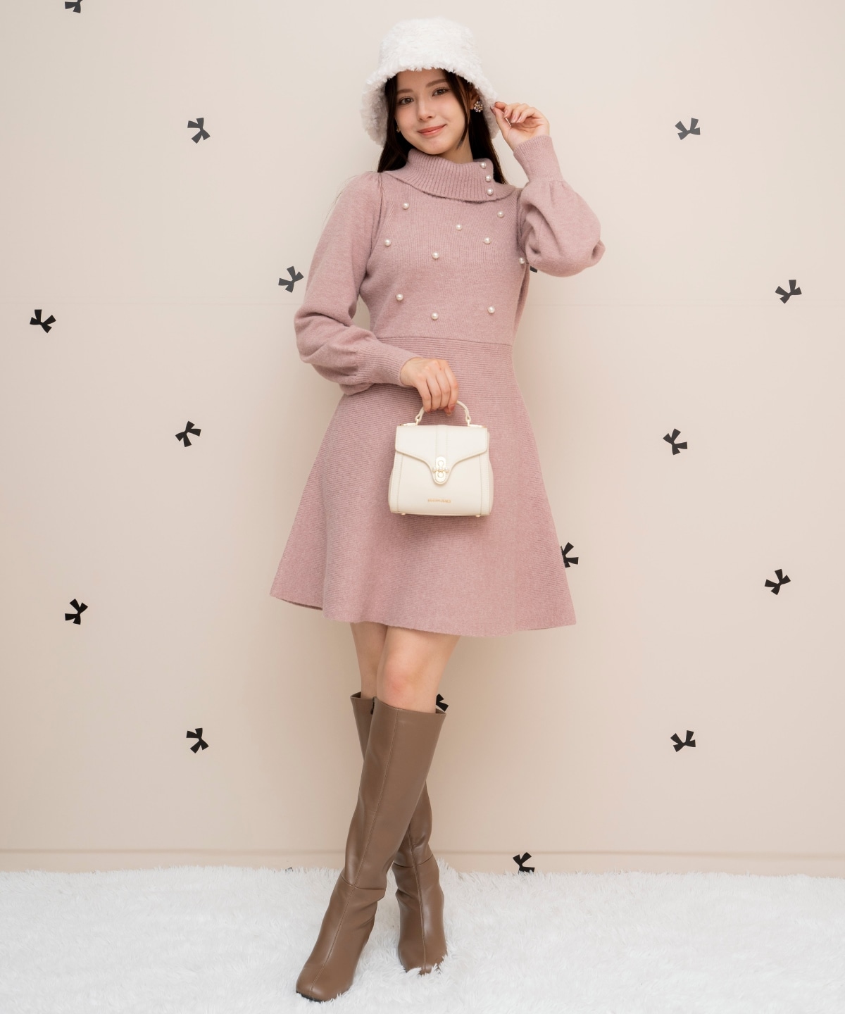 パール付きタートルネックニットワンピース