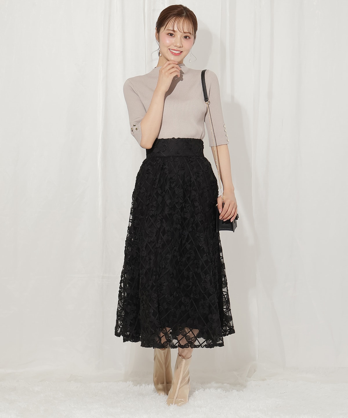 袖口ボタンボトルネックリブニット