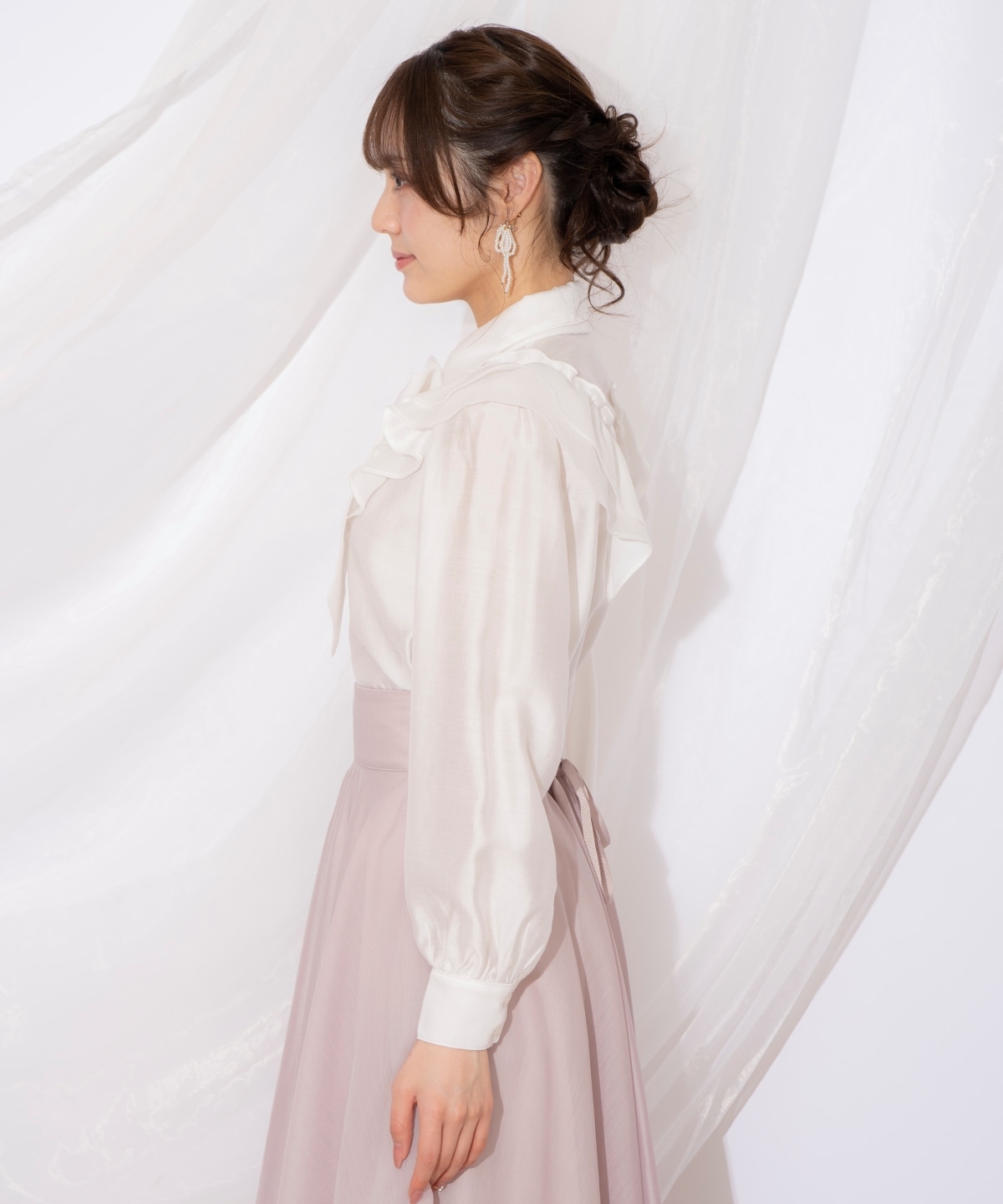 ギャザーフリルボウタイブラウス