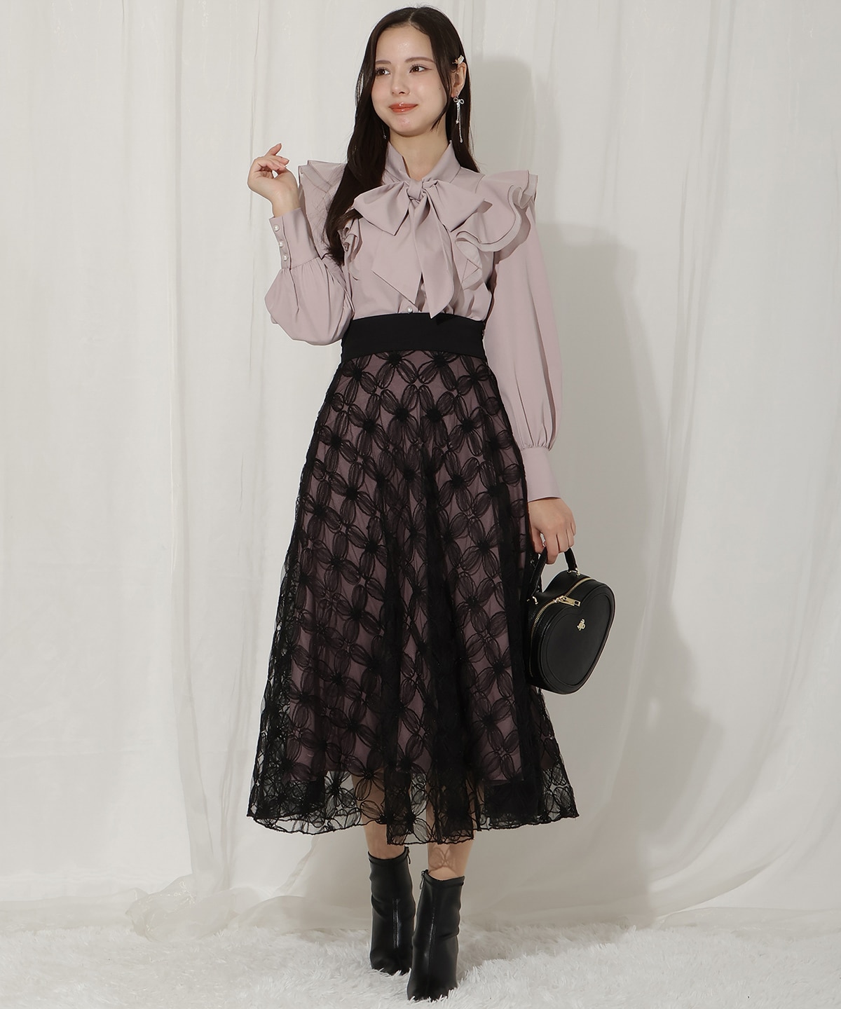 ラッフルボウタイブラウス