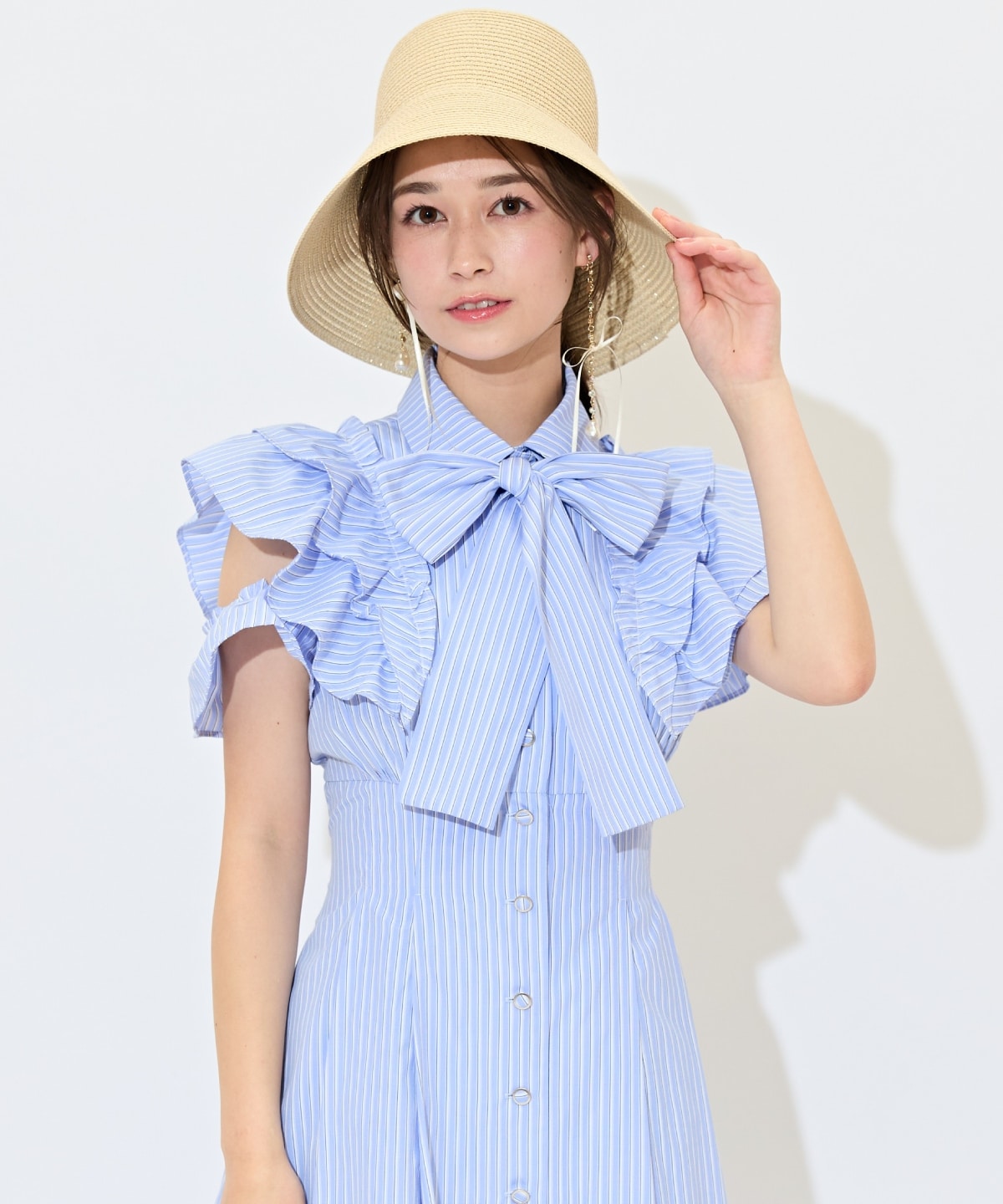 ラッフルスリーブリボンタイワンピース