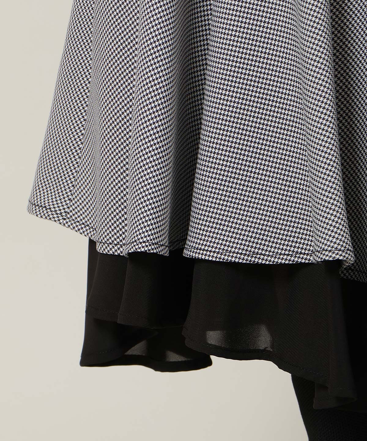 アシンメトリーレイヤードヘムスカート