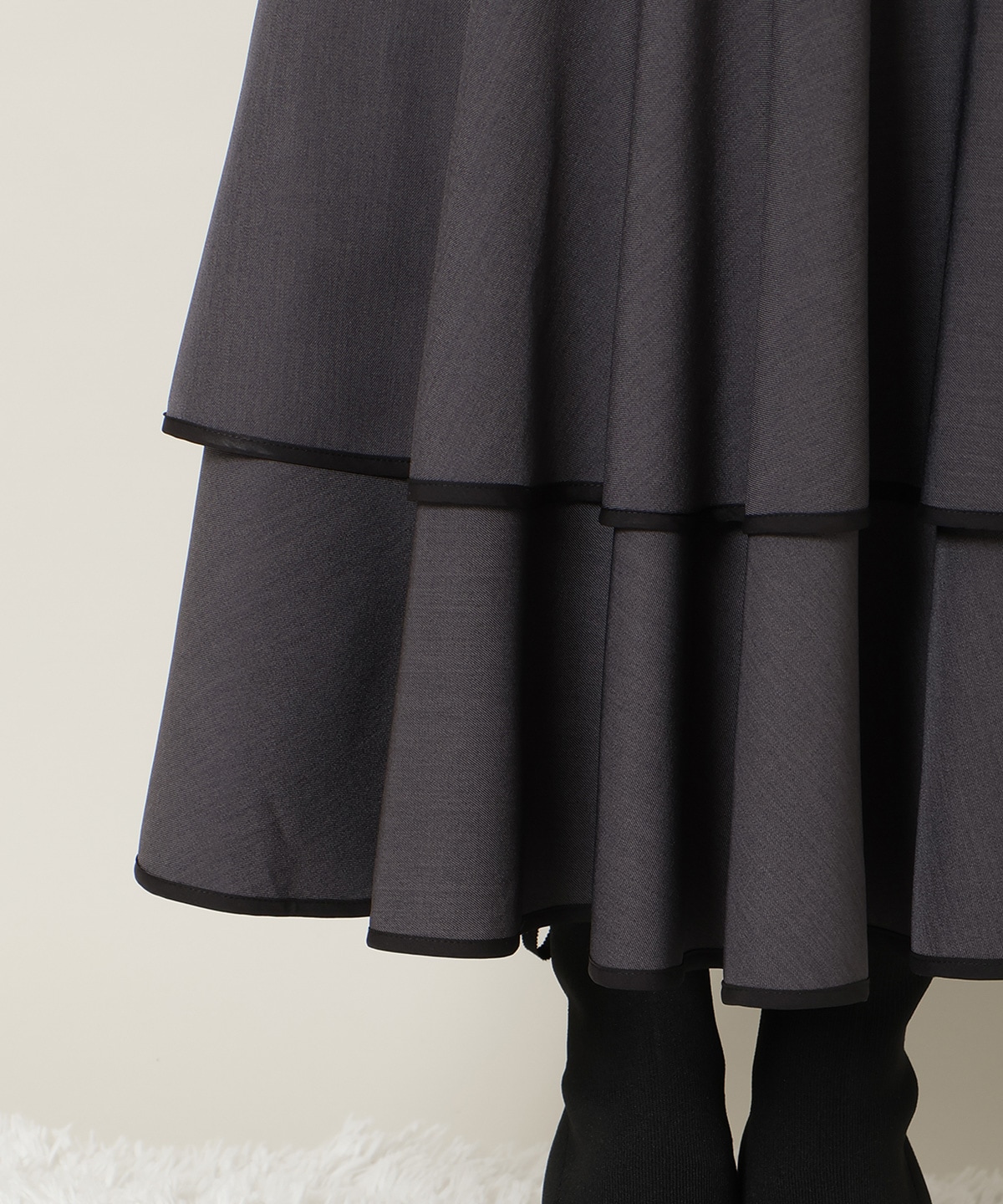 パイピングヘムティアードスカート