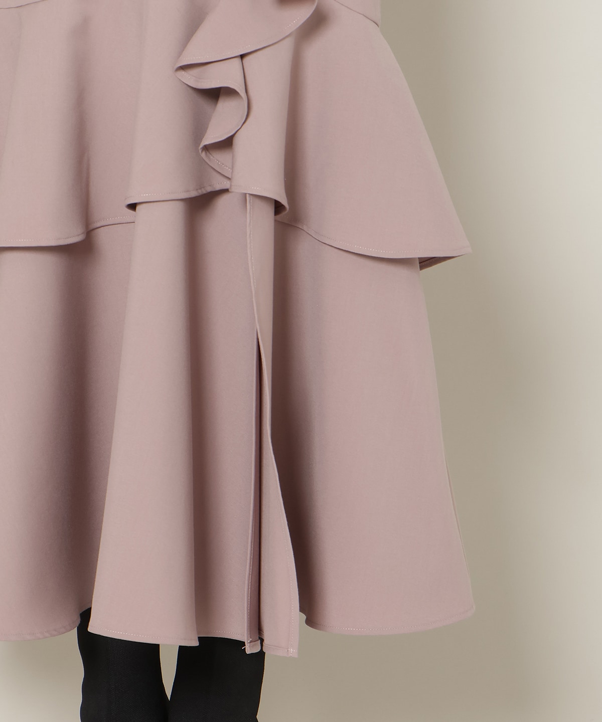 スリットデザインラッフルハイウエストスカート