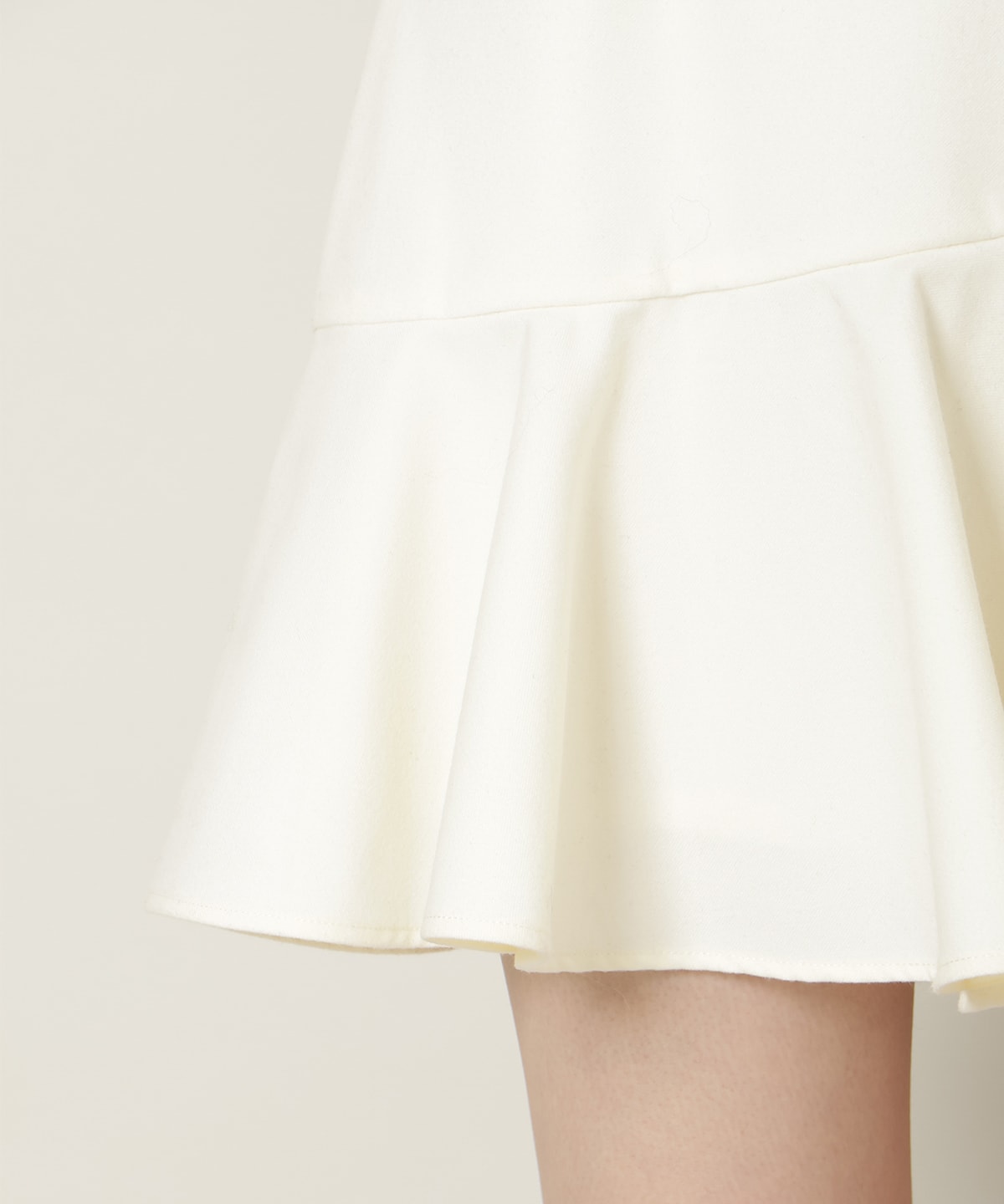 アシメラッフルフリルミニスカート