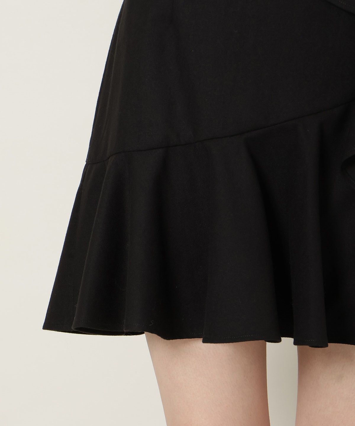 アシメラッフルフリルミニスカート
