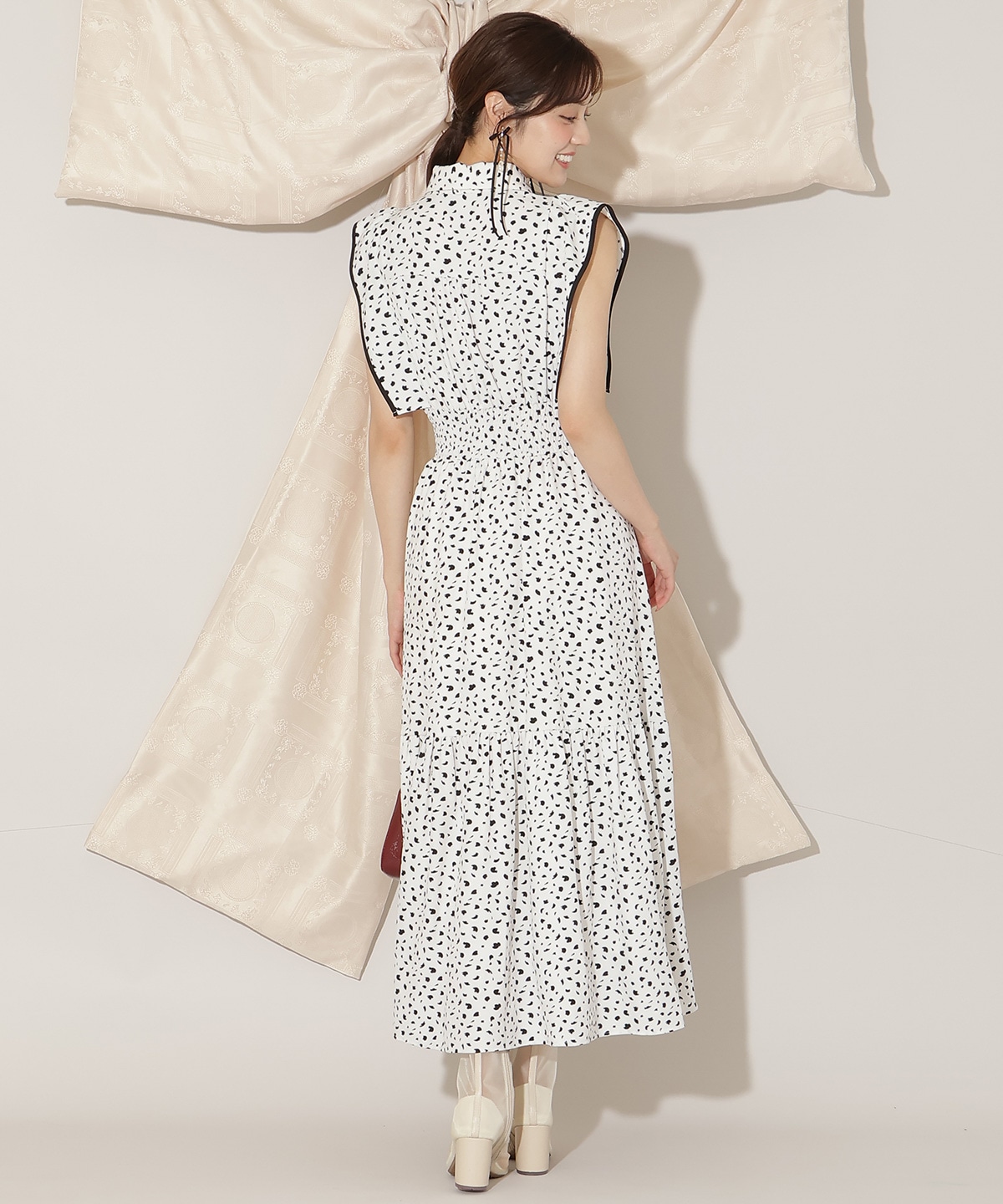 パイピングフリルダルメシアンティアードワンピース(F ホワイト