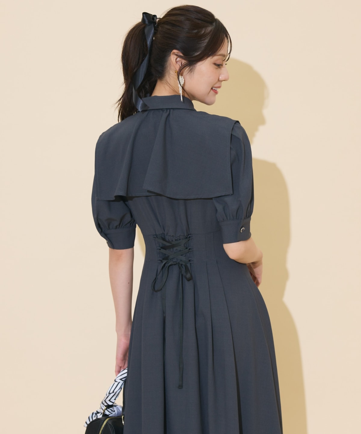 スクエアラッフルシャツワンピース