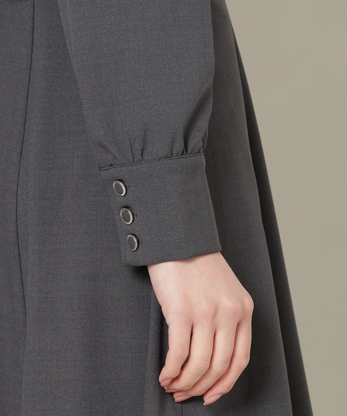 リボンタイラッフルフレアワンピース