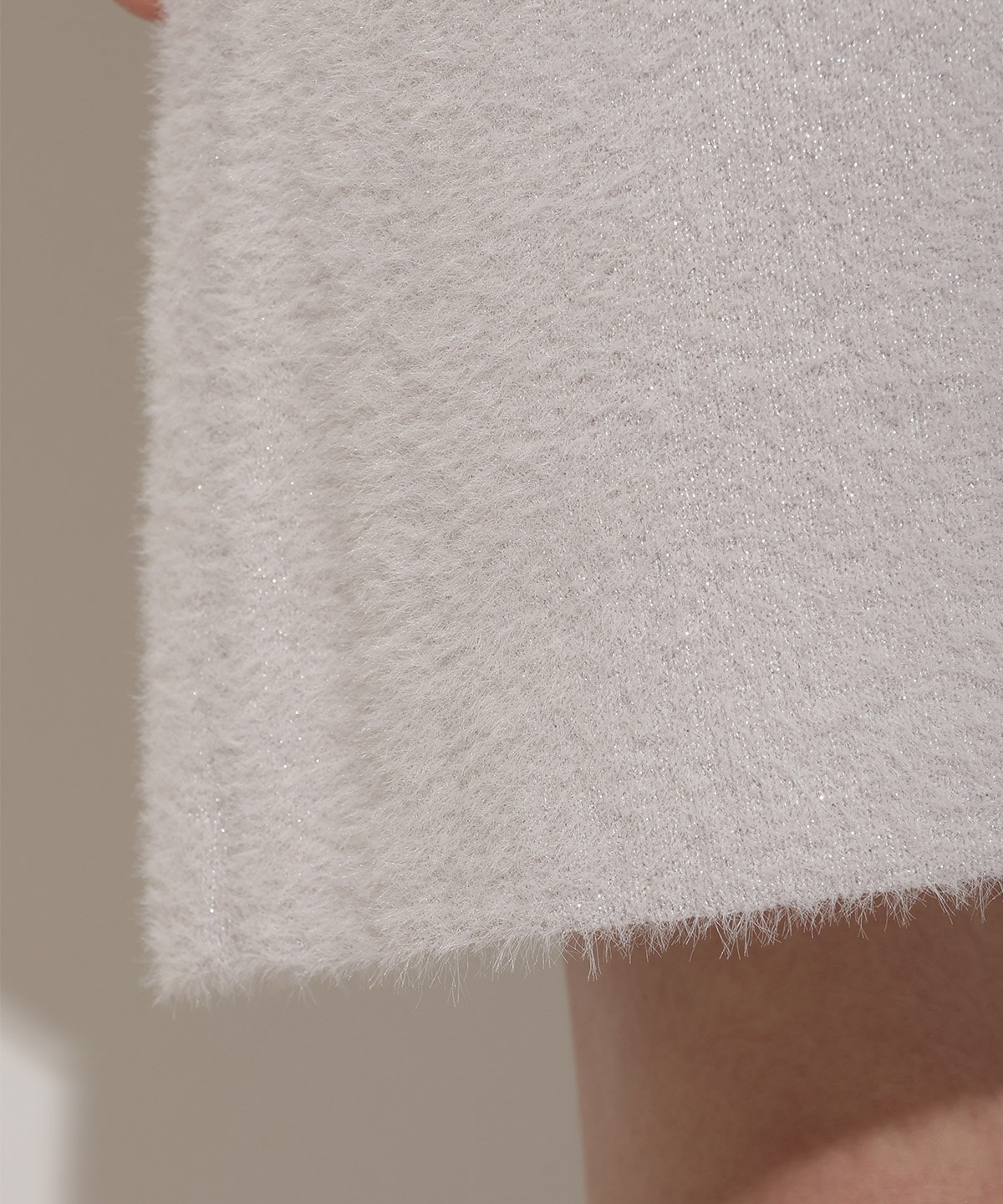 オープンショルダーラメフェザーニットワンピース