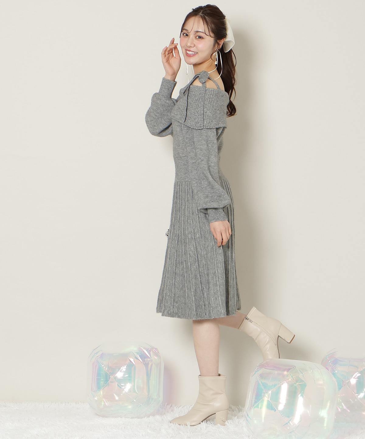 【12/18(thu) 12時予約スタート】オープンショルダープリーツニットOP