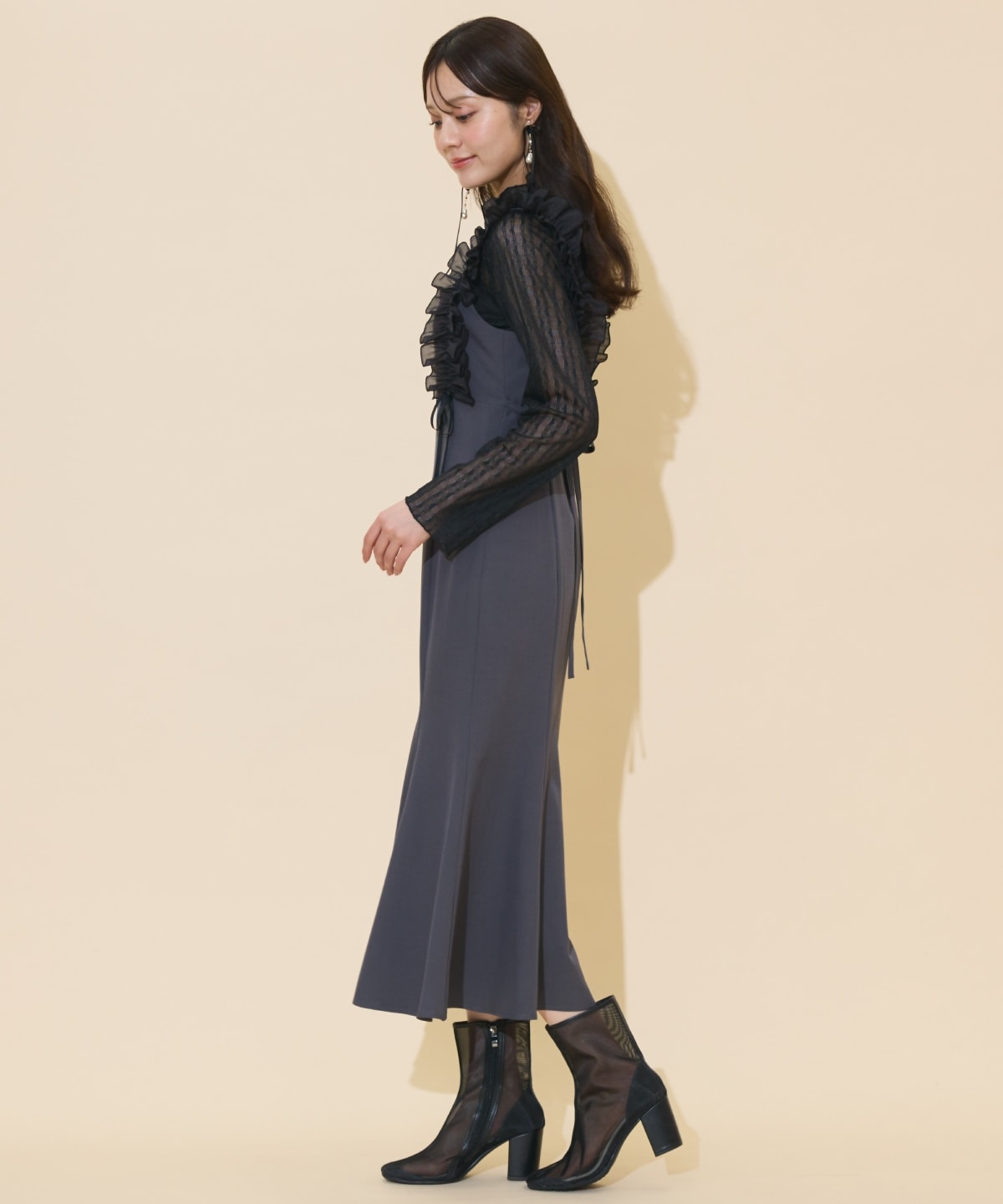 フリルショルダーマーメイドワンピース