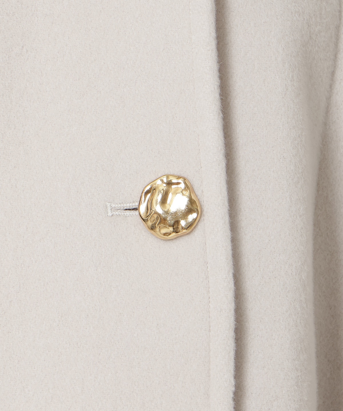 ゴールドボタンミドル丈Ｐコート