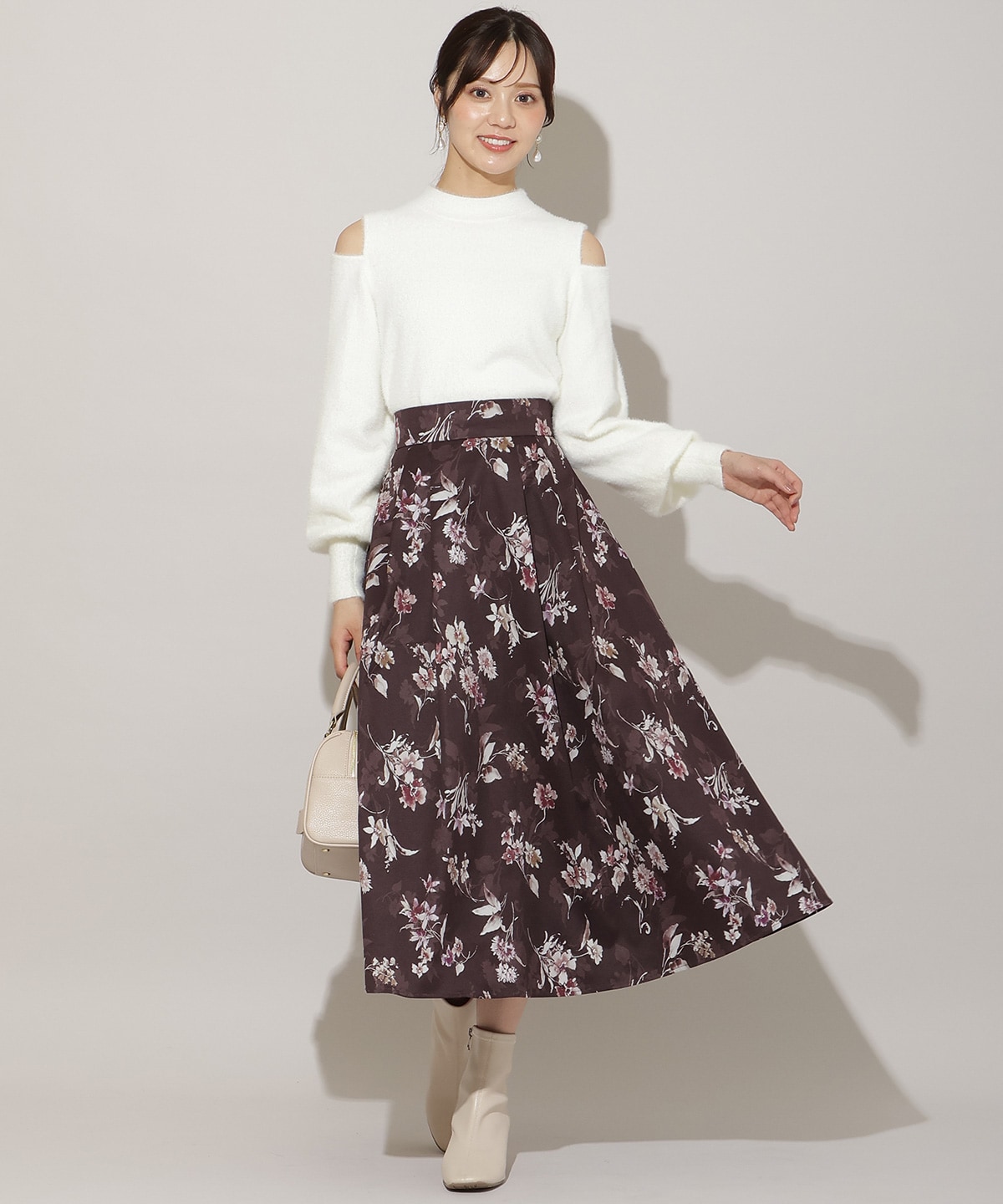 ショルダースリットフェザープルオーバー