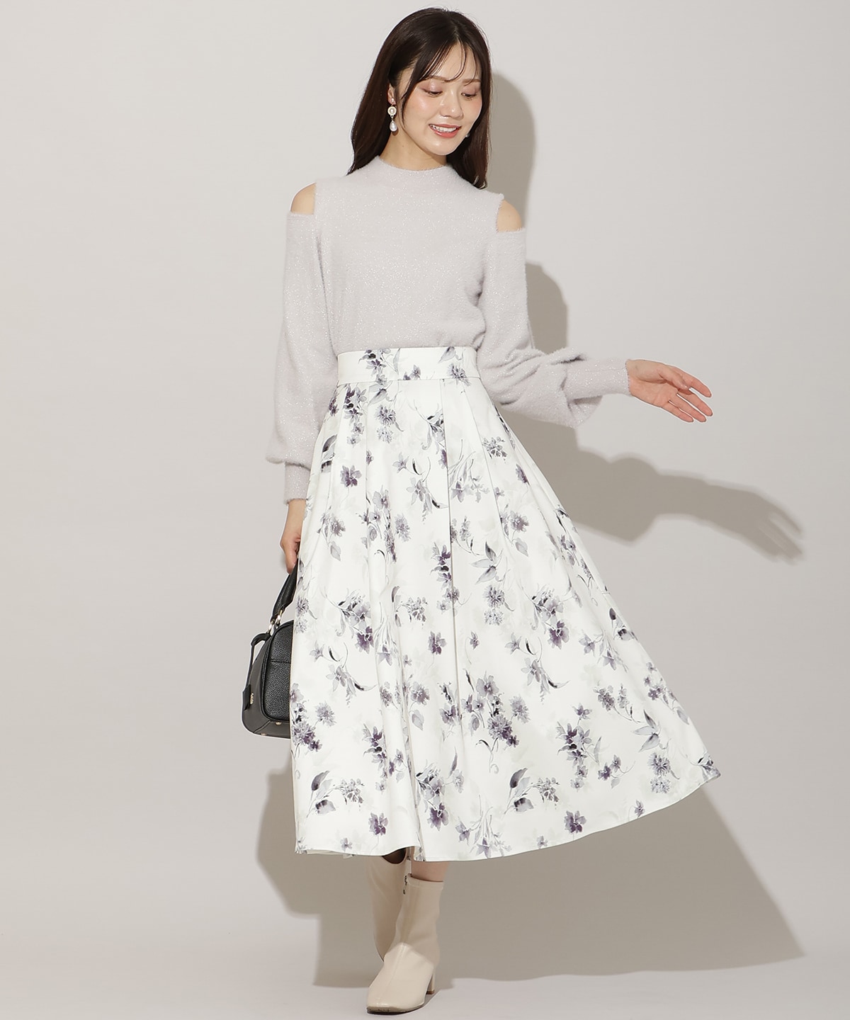 ショルダースリットフェザープルオーバー